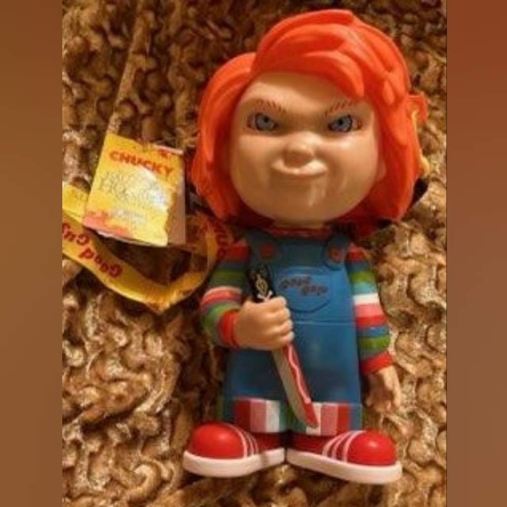Universal studios 2023 Chucky popcorn bucket. New w/tags.talks an eyes glow